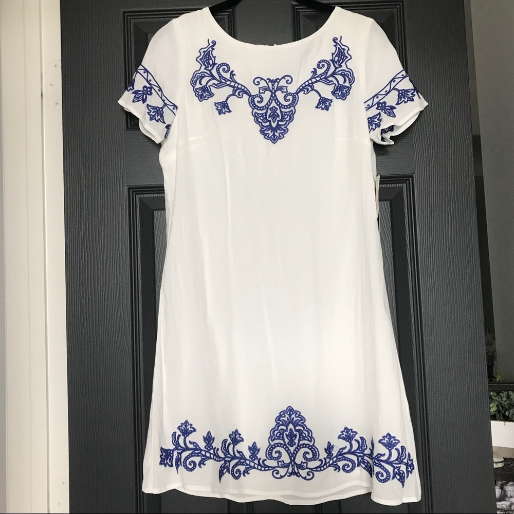 Lulu’s Tale to Tell Blue and Ivory shift dress💙 NWT